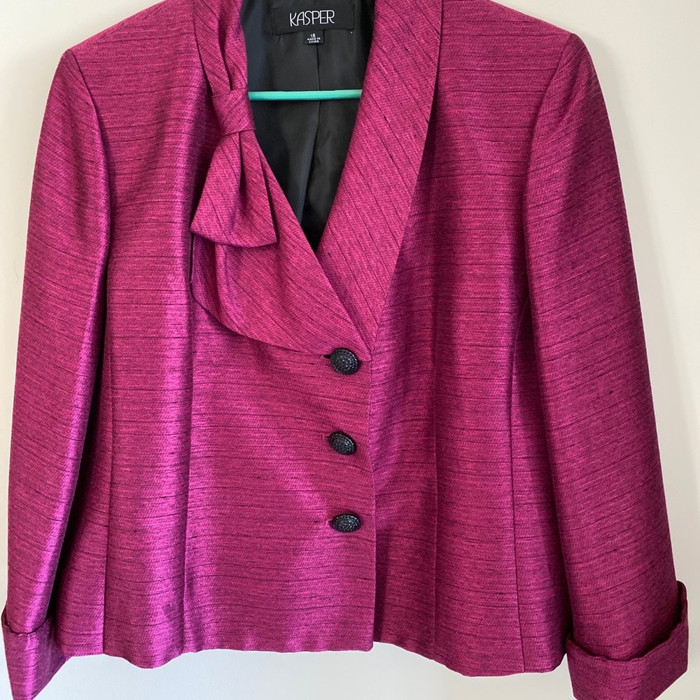 Kasper magenta with metallic suit jacket